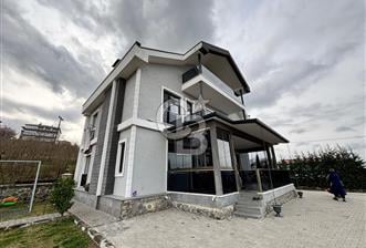 ŞEHRİN ZİRVESİNDE, MAVİNİN MERKEZİNDE AKYAZI'DA SATILIK VİLLA — TRABZON / ORTAHİSAR / AKYAZI/ERGÜNEŞ M — Satılık — Coldwell Banker Lika ilanı